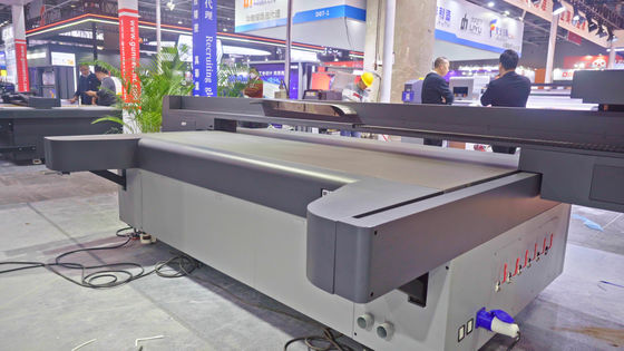 Impresora LED UV de tela plana de precisión para diversos materiales